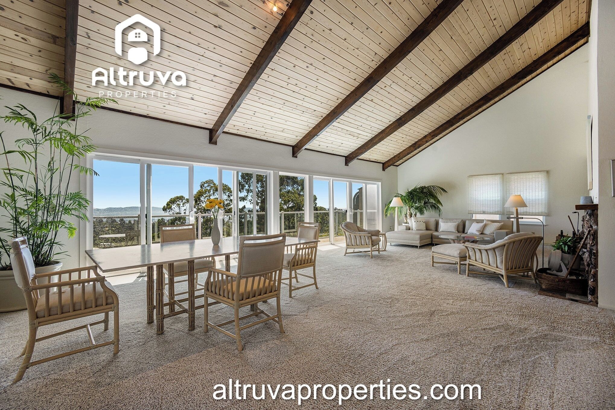 Hillcrest Terrace - Quiet Luxury with Bay Views