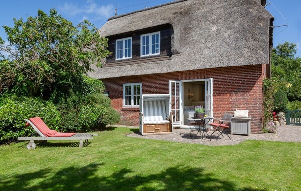 Unclassified image, 1 of 35, button