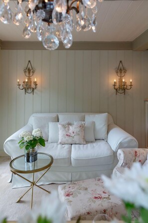 Unclassified image, 5 of 35, button