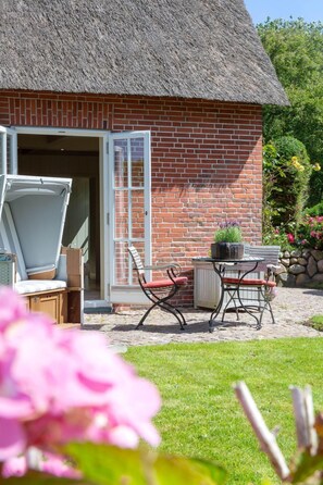 Unclassified image, 4 of 35, button