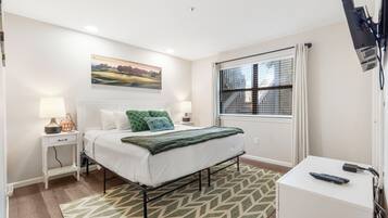 2 bedrooms, iron/ironing board, free WiFi, bed sheets