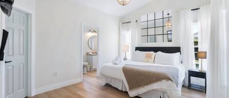 4 bedrooms, iron/ironing board, WiFi, bed sheets