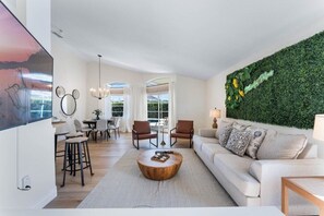 Living area - Cozy retreat 4BR private pool near Disney and Lego (Davenport)