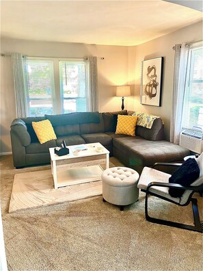 Smart TV - Charming 2-bedroom apartment in fabulous Corning with AC, WiFi (Corning)