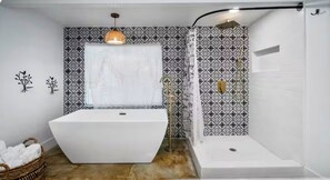 Hårtørrer, håndklæder, Sæbe, Toiletpapir