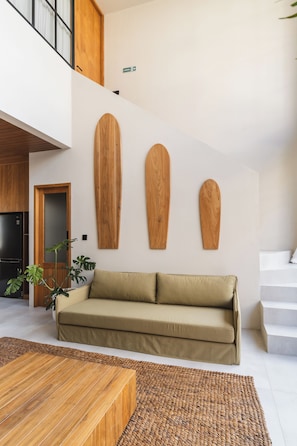 Deluxe-Villa, 1 Schlafzimmer, Nichtraucher | Wohnbereich | 65-Zoll-Smart-TV mit Digitalempfang