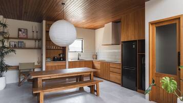 Villa Deluxe, 1 habitación, no fumadores | Cocina privada | Cafetera o tetera, tostadora, arrocera y licuadora