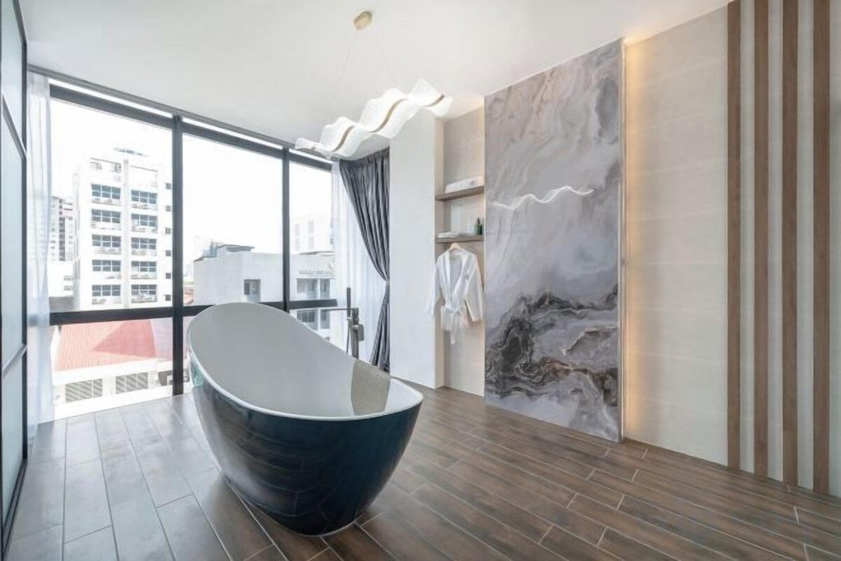 Bathroom | Free toiletries, bathrobes, bidet