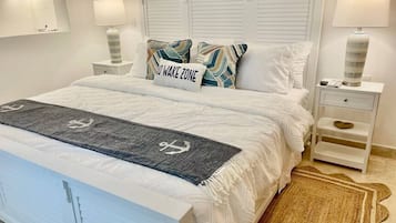 Desk, iron/ironing board, WiFi, bed sheets