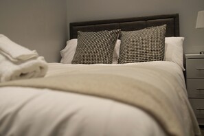 2 多间卧室、熨斗/熨衣板、WiFi、床单