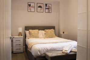 2 室のベッドルーム、アイロン / アイロン台、WiFi、ベッドシーツ