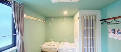1 bedroom, desk, free WiFi, bed sheets