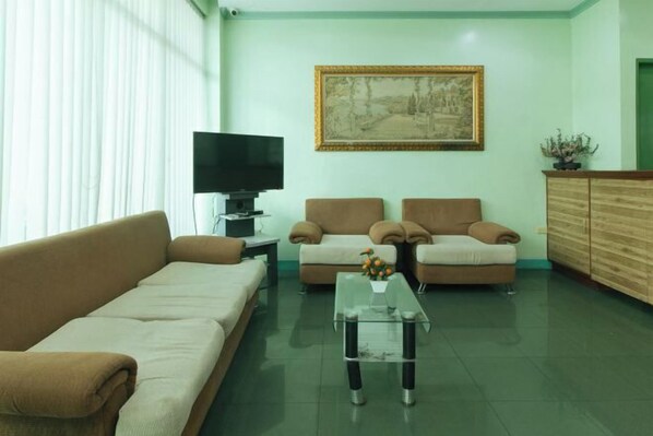 Interior - RedDoorz @ Orsu Hotel Angeles Pampanga (Angeles)