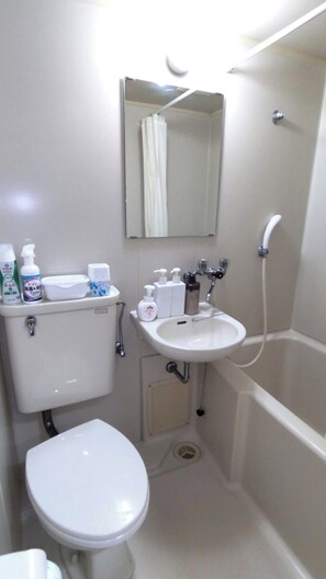 Secador de pelo y toallas