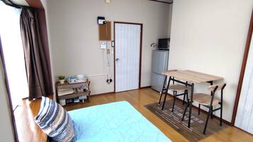 1 bedroom, desk, free WiFi, bed sheets