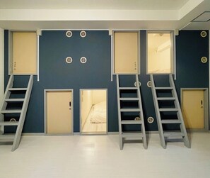 6 bedrooms, desk, free WiFi, bed sheets