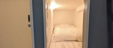 6 bedrooms, desk, free WiFi, bed sheets