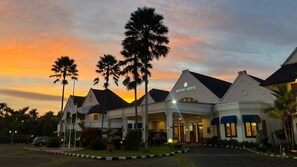 Exterior - Kresna Hotel Wonosobo (Wonosobo)