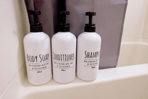 Sèche-cheveux, serviettes fournies