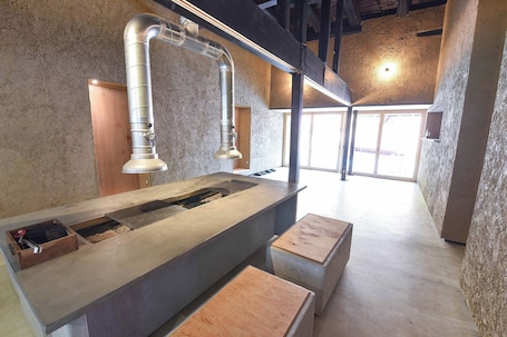Interior. Glamping meals included Handi Building / Sayo District Hyōgo
