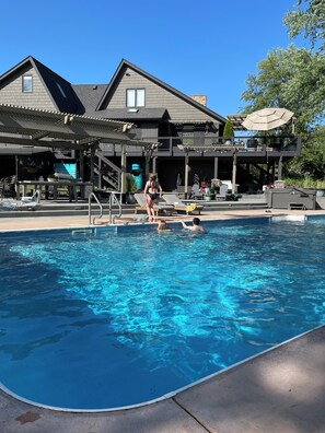 Outdoor pool, a heated pool - Spacious 4-bedroom house in lovely Walla Walla with pool and fitness room (Walla Walla)