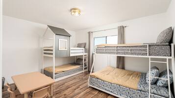 4 bedrooms, desk, iron/ironing board, travel crib