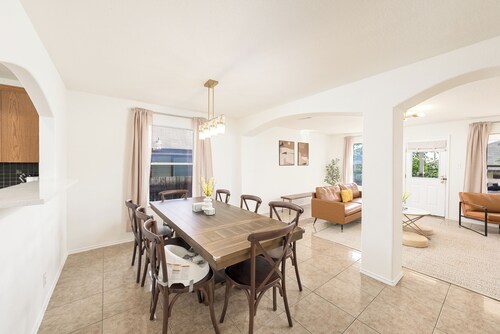 Spacious 4BR w Game Room - 15 min to Seaworld