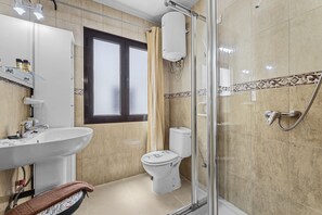 Dusche, Haartrockner, Handtücher