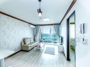 Room - Jeju Ghost Town Pension (Jeju)