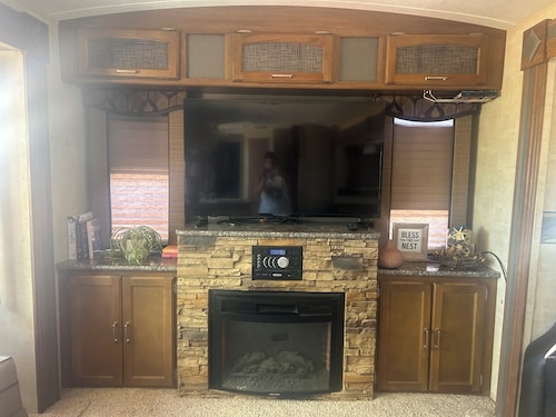 Quiet Glamper on the Lake – Extended Stays Welcome