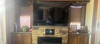 Quiet Glamper on the Lake – Extended Stays Welcome