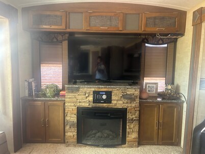 Quiet Glamper on the Lake – Extended Stays Welcome