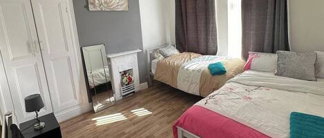 4 bedrooms, WiFi, bed sheets