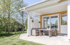 Outdoor dining - 3 bedroom cozy home in Hørve (Hørve)