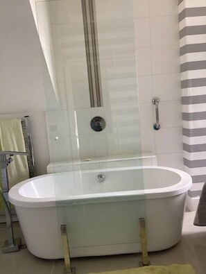 Shower, towels