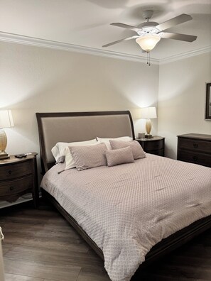 2 chambres, fer et planche à repasser, Wi-Fi, draps fournis