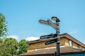 Exterior - Canada Water 2-Beds, Sleeps 6, WiFi, Free Parking (London)