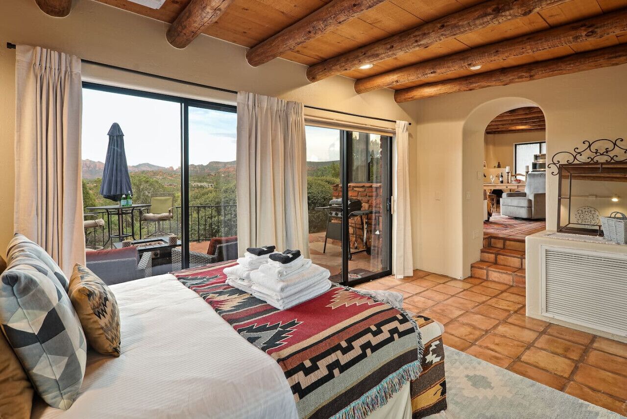 1 habitación, tabla de planchar con plancha, cuna de viaje y wifi 