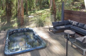 Deluxe Villa, Garden View | Jetted bathtub