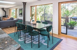 Villa – deluxe, hageutsikt | Spisestue