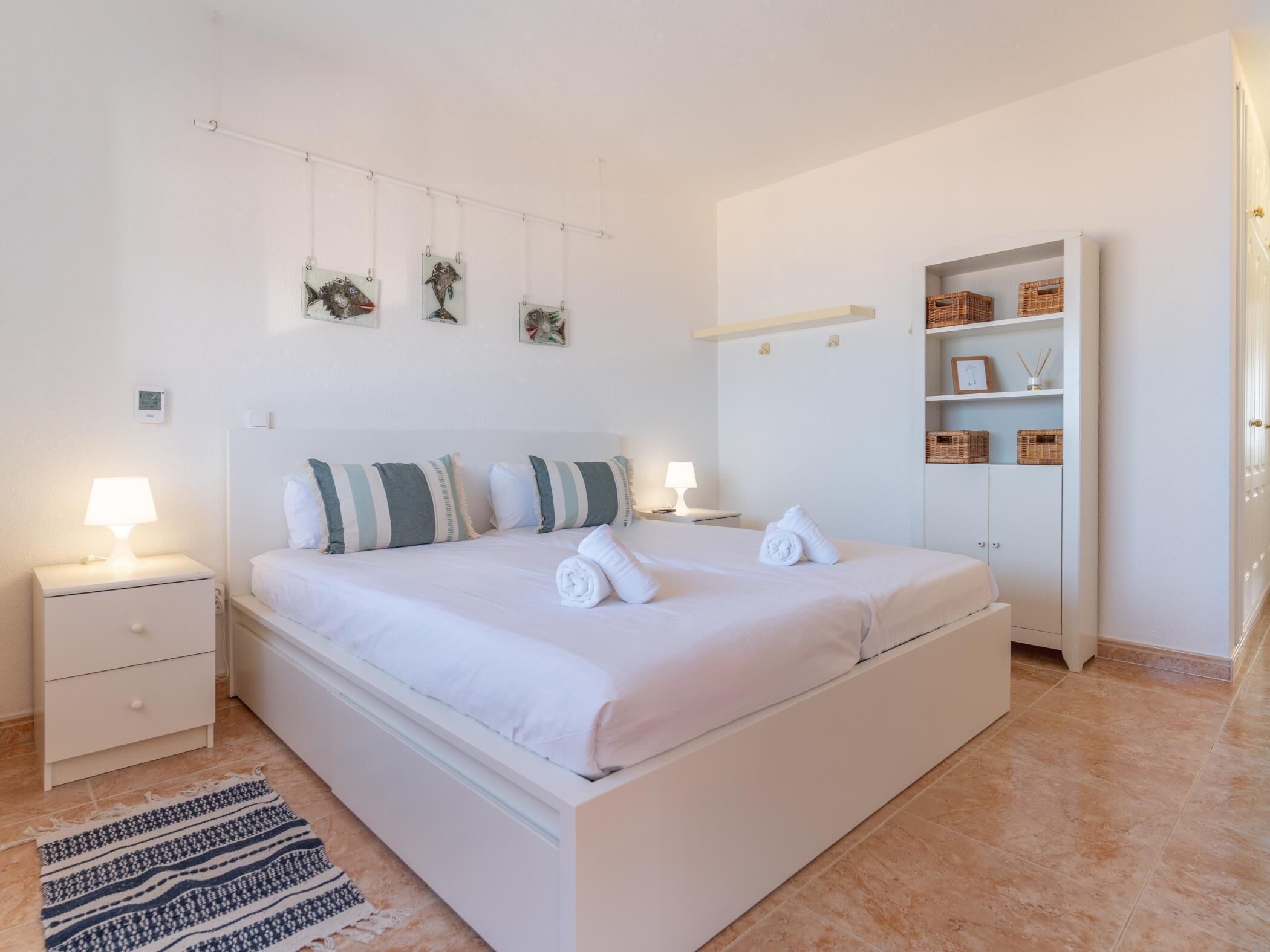 3 bedrooms, iron/ironing board, internet, bed sheets