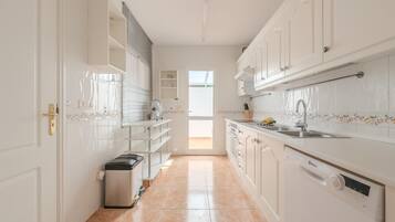 Réfrigérateur, micro-ondes, four, lave-vaisselle