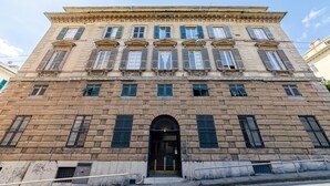 A historic building with a symmetrical facade, large windows, and a central entrance. - Wonderful Apartment - Historic Center, Genova, Italy (Genova)
