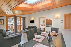 Interior - El Tarter Spacious Ski Apartment, El Tarter, Andorra (El Tarter)