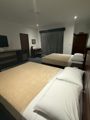 ห้องคลาสสิกดับเบิล, ระเบียง, วิวสวน | Wi-Fi ฟรี