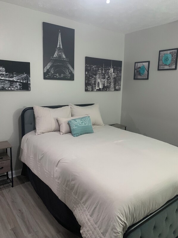 2 bedrooms, iron/ironing board, WiFi, bed sheets