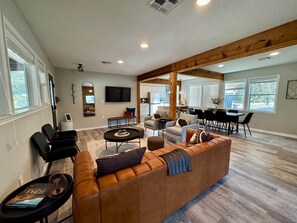 TV, fireplace