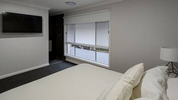 3 bedrooms, desk, iron/ironing board, travel cot