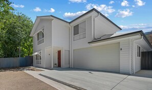 Exterior - Three bedroom  in Australia, Wagga Wagga (Wagga Wagga)