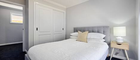 3 多间卧室、办公桌、熨斗/熨衣板、旅行婴儿床